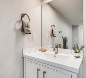 12606 SE 161st St Renton WA-large-021-020-Lower Level Bathroom-1500x1000-72dpi